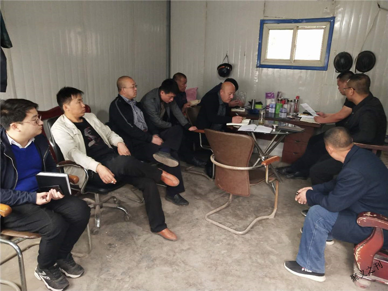 3.20石膏建材利用班前會(huì)時(shí)間學(xué)習(xí)傳達(dá)公司紅頭文件精神。.jpg